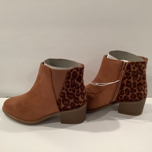 NWT Girl’s Paste Chestnut Color Ankle Boots. Size 3M. - Picture 3 of 13